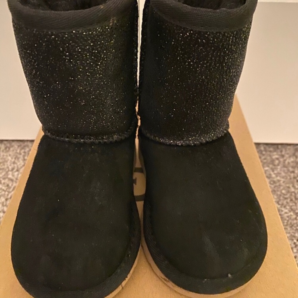 Toddler Girl Ugg’s - Picture 3 of 5